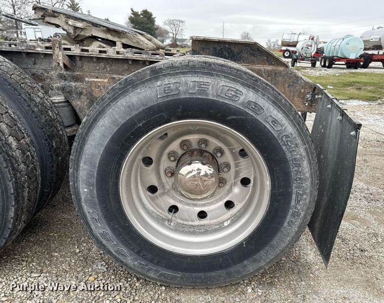 image for item DW2452 1994 Kenworth T600 semi truck