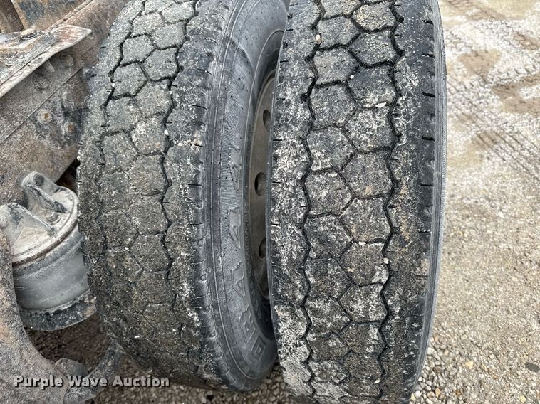 image for item DW2452 1994 Kenworth T600 semi truck