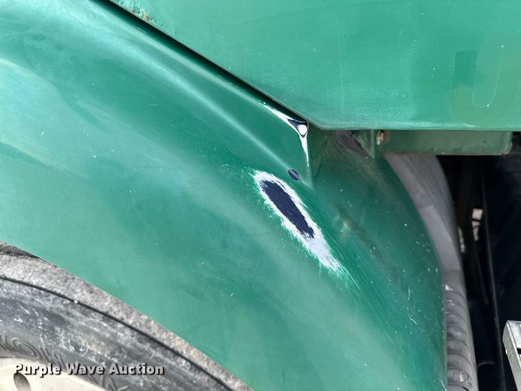 image for item DW2465 1999 Volvo VN Series semi truck