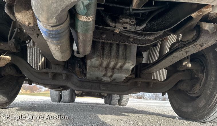 image for item DW2465 1999 Volvo VN Series semi truck