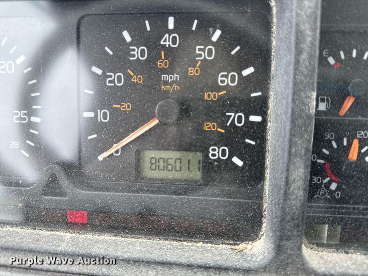 image for item DW2465 1999 Volvo VN Series semi truck