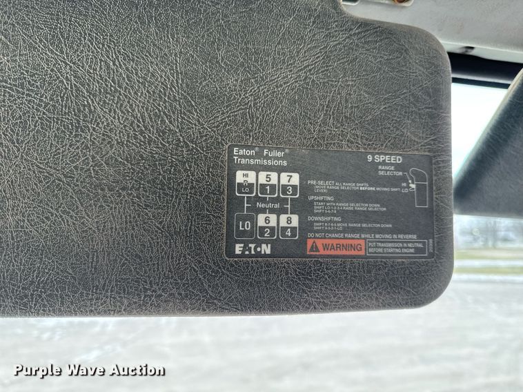 image for item DW2465 1999 Volvo VN Series semi truck