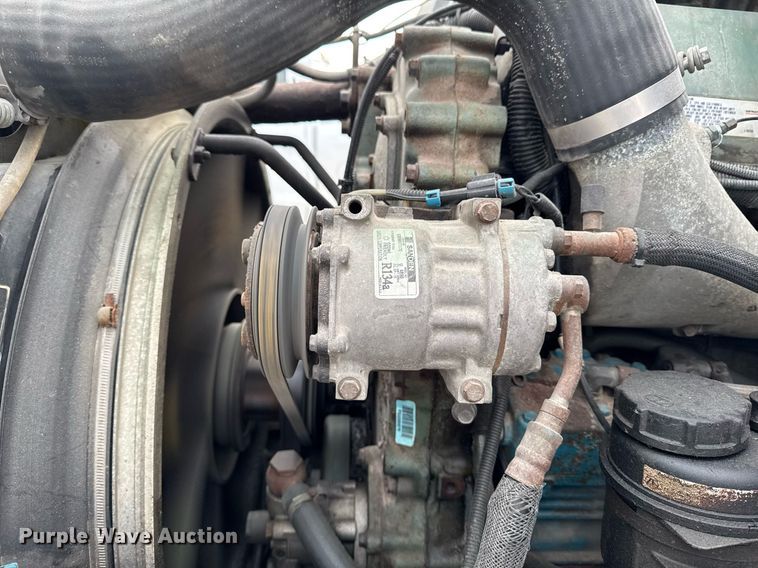 image for item DW2465 1999 Volvo VN Series semi truck