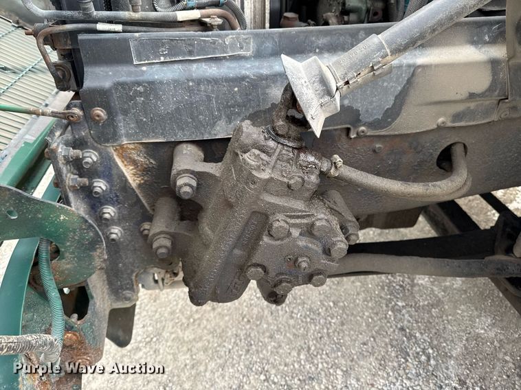 image for item DW2465 1999 Volvo VN Series semi truck