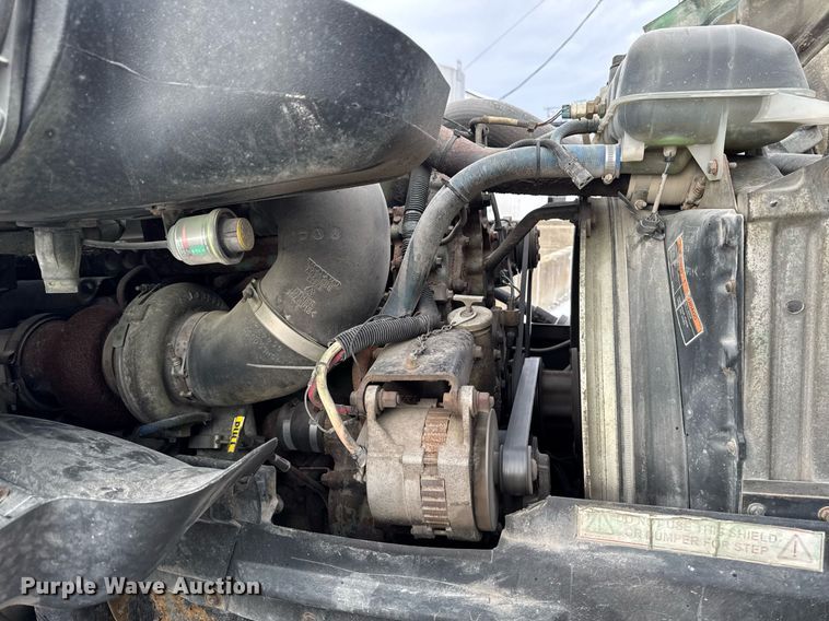 image for item DW2465 1999 Volvo VN Series semi truck