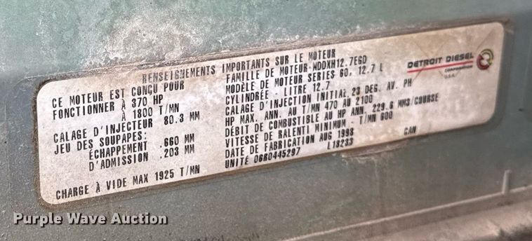 image for item DW2465 1999 Volvo VN Series semi truck