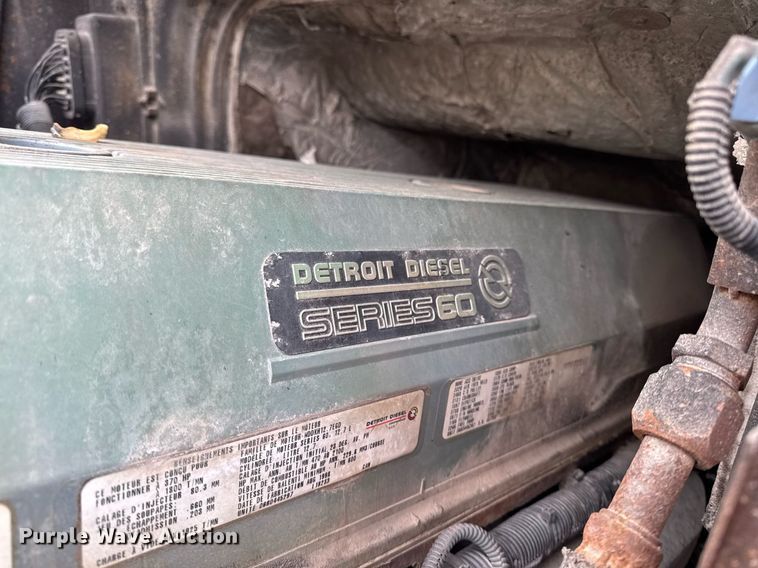 image for item DW2465 1999 Volvo VN Series semi truck