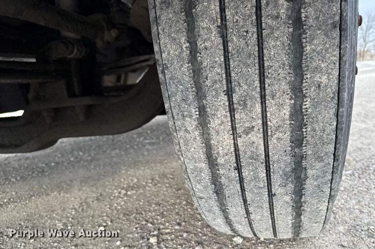 image for item DW2465 1999 Volvo VN Series semi truck