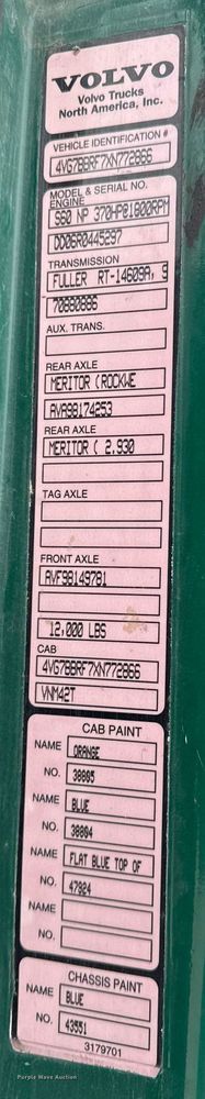 image for item DW2465 1999 Volvo VN Series semi truck