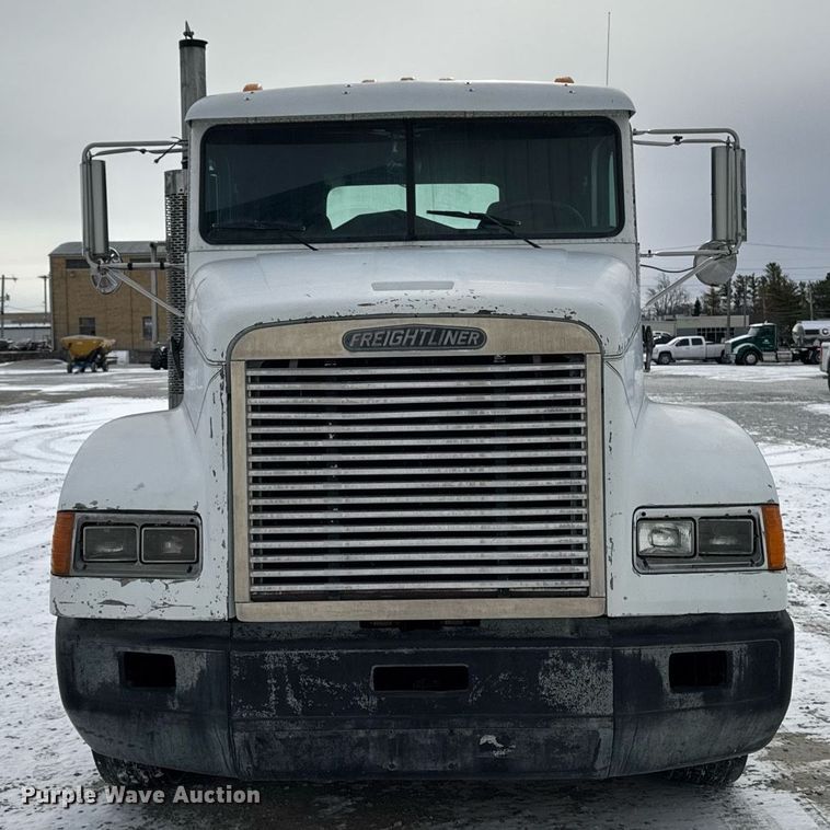 image for item DW2467 1996 Freightliner FLD112 semi truck