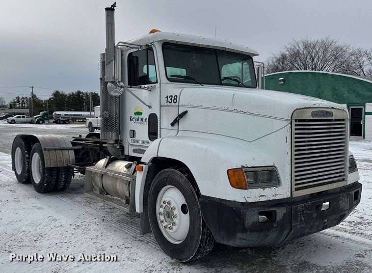 image for item DW2467 1996 Freightliner FLD112 semi truck