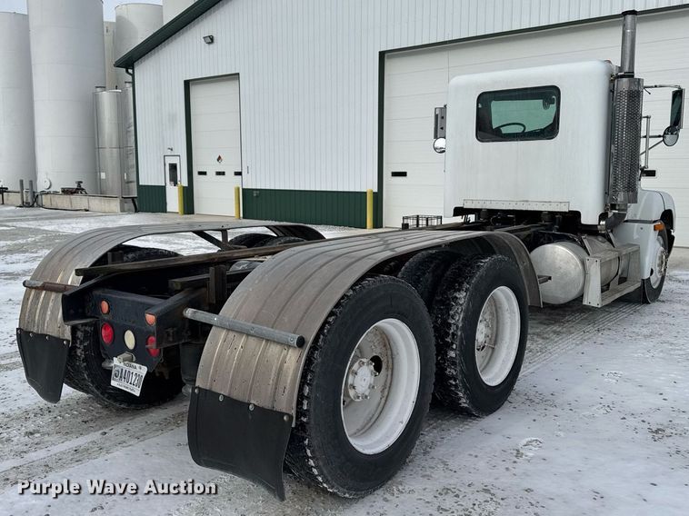 image for item DW2467 1996 Freightliner FLD112 semi truck