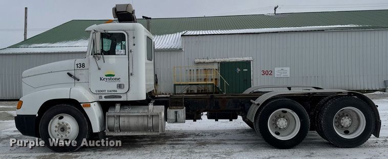 image for item DW2467 1996 Freightliner FLD112 semi truck