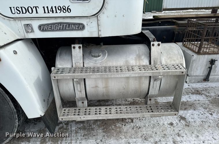 image for item DW2467 1996 Freightliner FLD112 semi truck