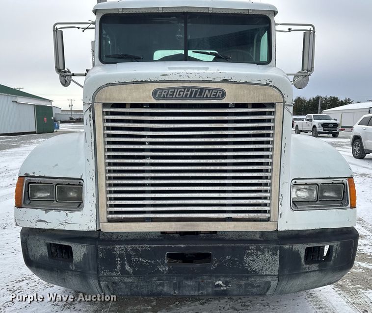 image for item DW2467 1996 Freightliner FLD112 semi truck