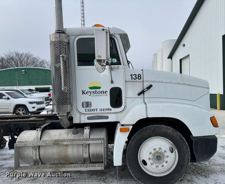 image for item DW2467 1996 Freightliner FLD112 semi truck