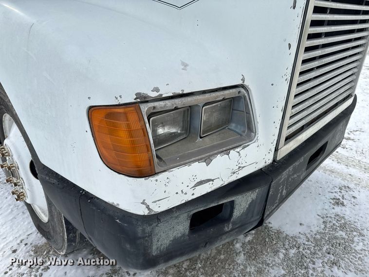 image for item DW2467 1996 Freightliner FLD112 semi truck