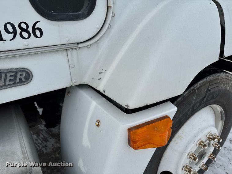 image for item DW2467 1996 Freightliner FLD112 semi truck