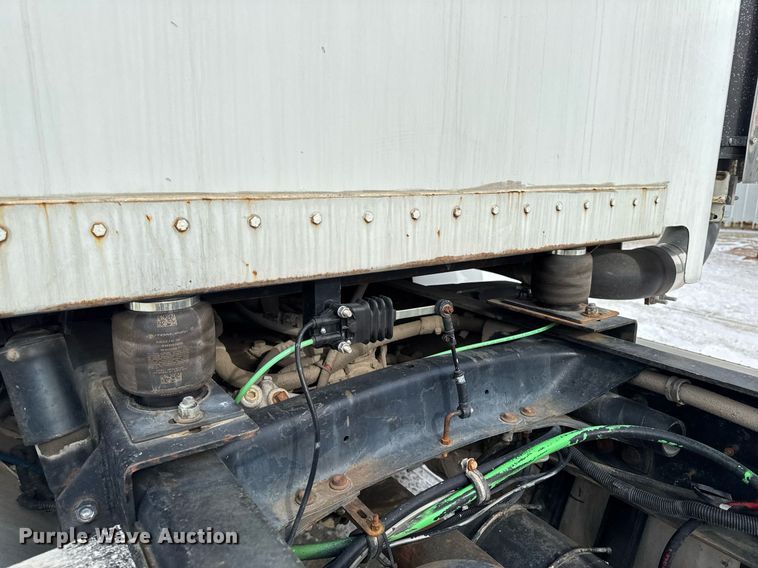 image for item DW2467 1996 Freightliner FLD112 semi truck