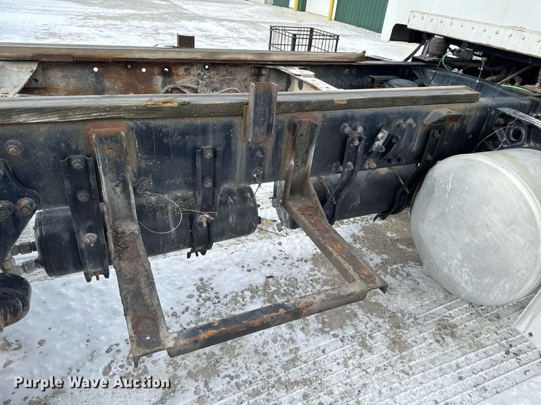 image for item DW2467 1996 Freightliner FLD112 semi truck