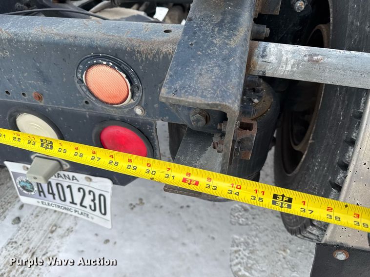 image for item DW2467 1996 Freightliner FLD112 semi truck