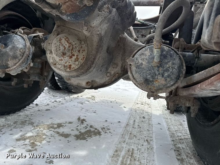 image for item DW2467 1996 Freightliner FLD112 semi truck