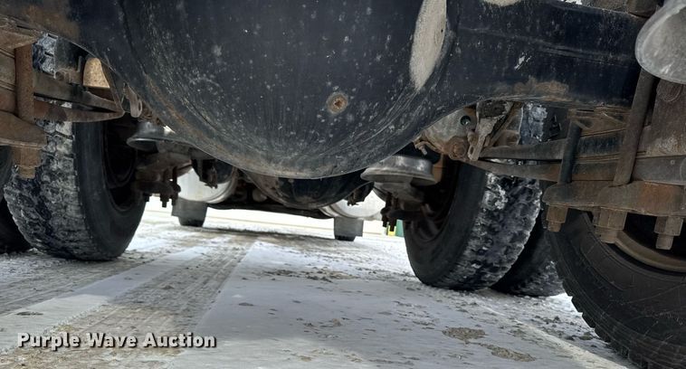 image for item DW2467 1996 Freightliner FLD112 semi truck