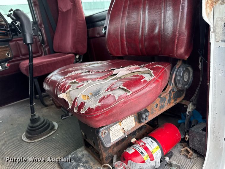 image for item DW2467 1996 Freightliner FLD112 semi truck