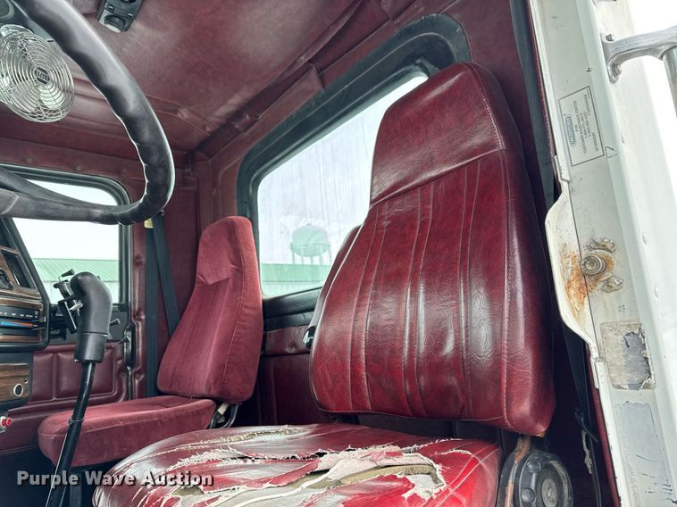 image for item DW2467 1996 Freightliner FLD112 semi truck