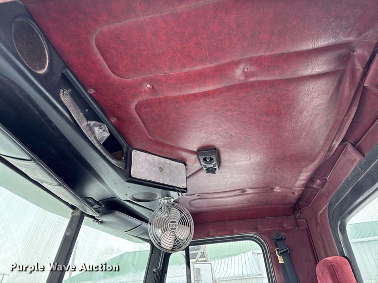 image for item DW2467 1996 Freightliner FLD112 semi truck