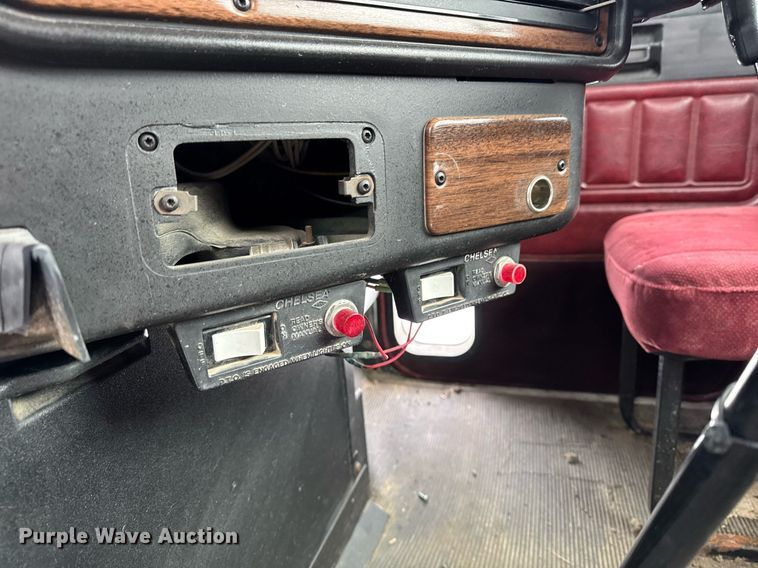 image for item DW2467 1996 Freightliner FLD112 semi truck