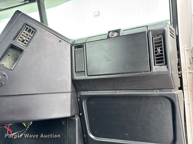 image for item DW2467 1996 Freightliner FLD112 semi truck