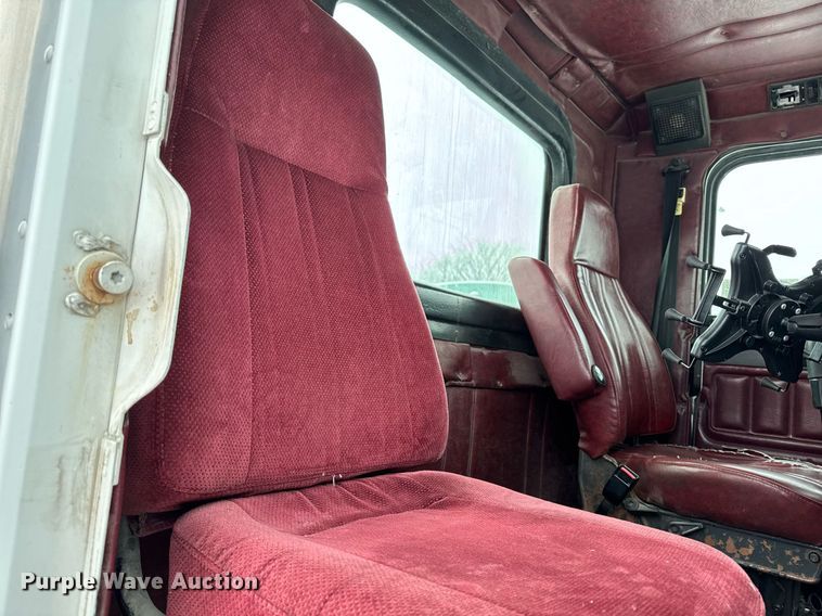 image for item DW2467 1996 Freightliner FLD112 semi truck