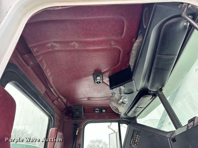 image for item DW2467 1996 Freightliner FLD112 semi truck