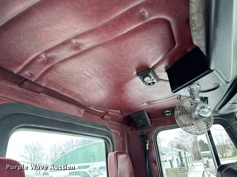 image for item DW2467 1996 Freightliner FLD112 semi truck