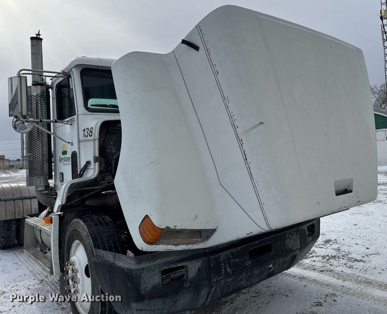 image for item DW2467 1996 Freightliner FLD112 semi truck