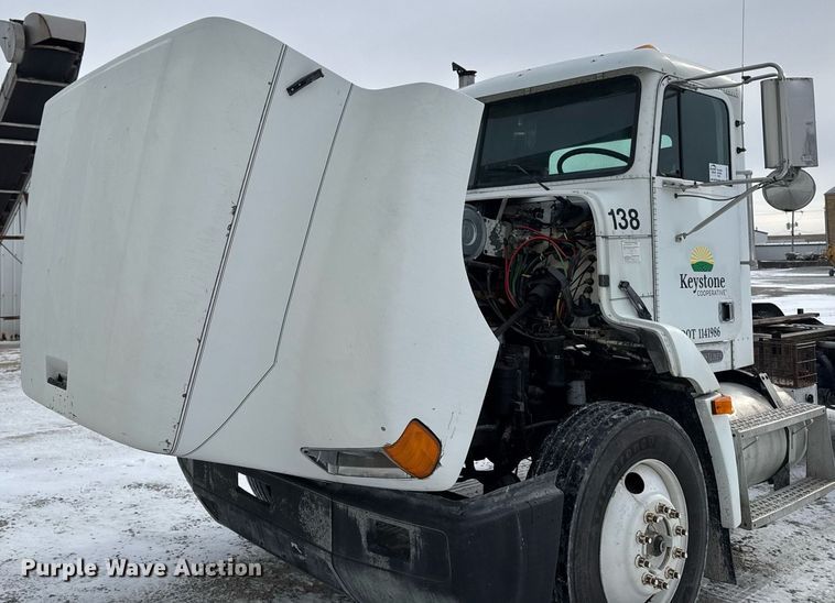 image for item DW2467 1996 Freightliner FLD112 semi truck