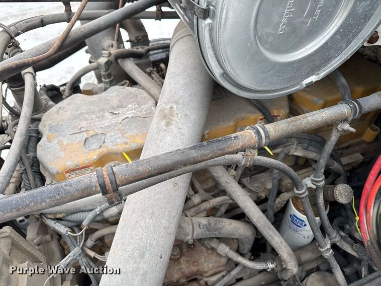 image for item DW2467 1996 Freightliner FLD112 semi truck