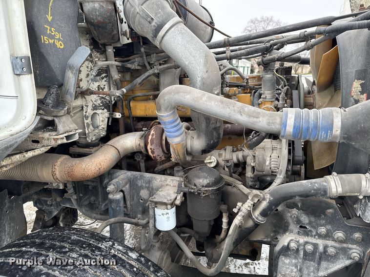 image for item DW2467 1996 Freightliner FLD112 semi truck