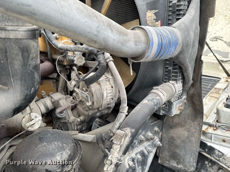 image for item DW2467 1996 Freightliner FLD112 semi truck