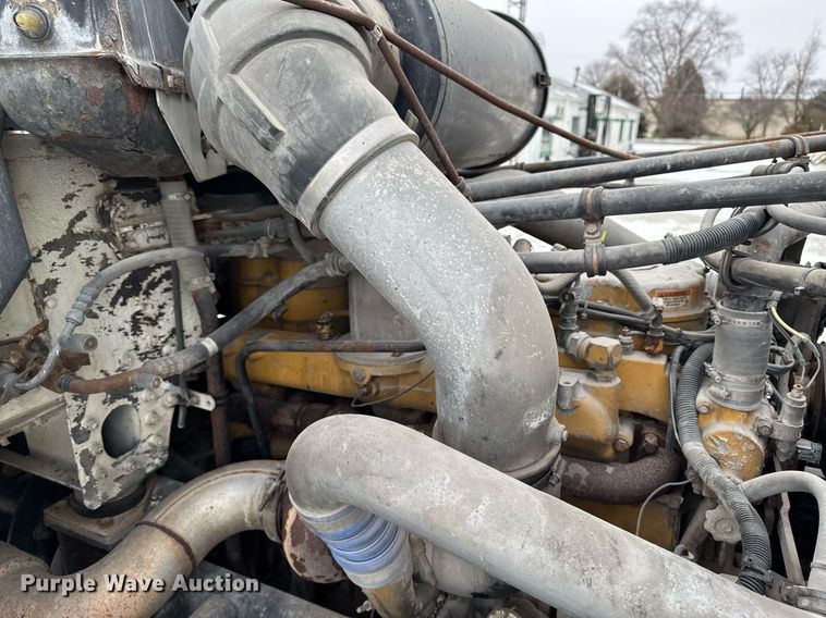 image for item DW2467 1996 Freightliner FLD112 semi truck