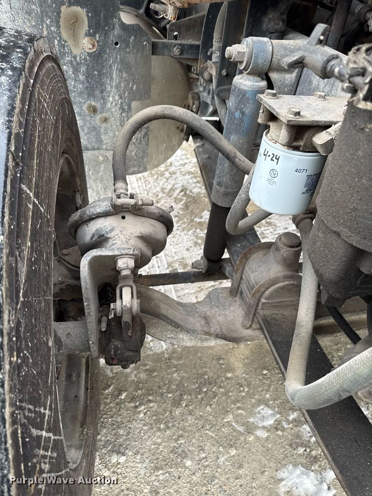 image for item DW2467 1996 Freightliner FLD112 semi truck