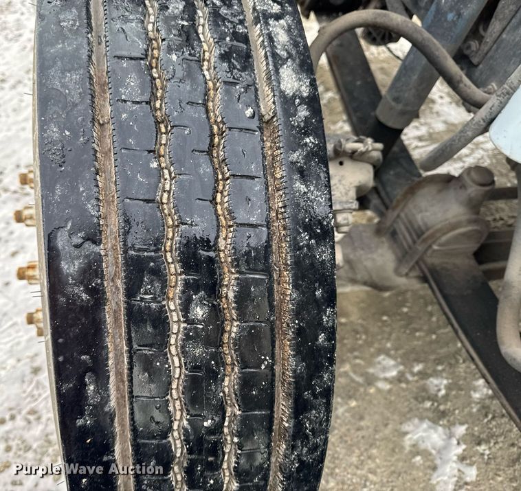 image for item DW2467 1996 Freightliner FLD112 semi truck