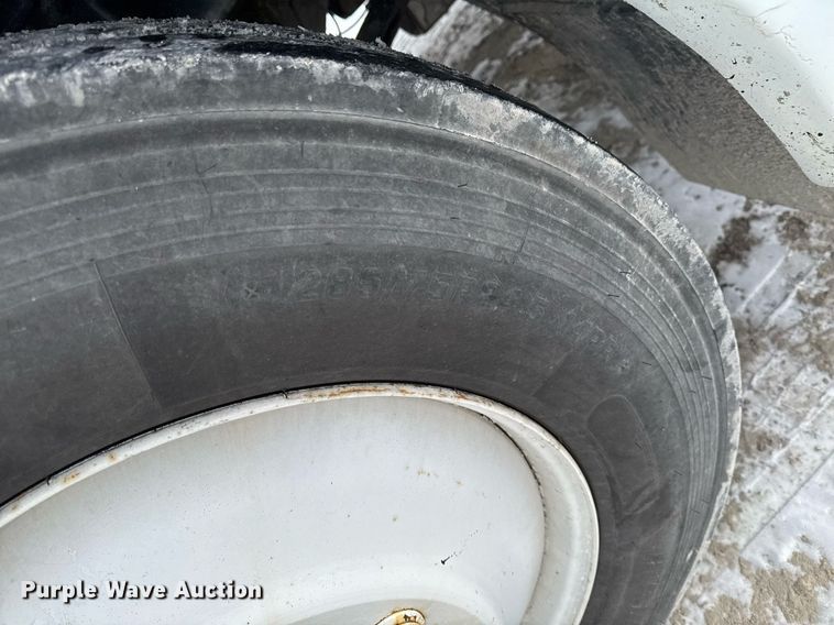 image for item DW2467 1996 Freightliner FLD112 semi truck