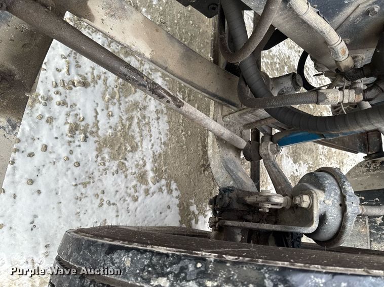 image for item DW2467 1996 Freightliner FLD112 semi truck