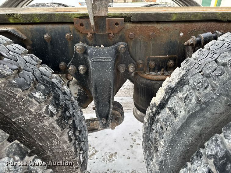 image for item DW2467 1996 Freightliner FLD112 semi truck