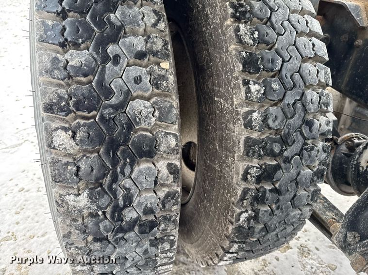 image for item DW2467 1996 Freightliner FLD112 semi truck