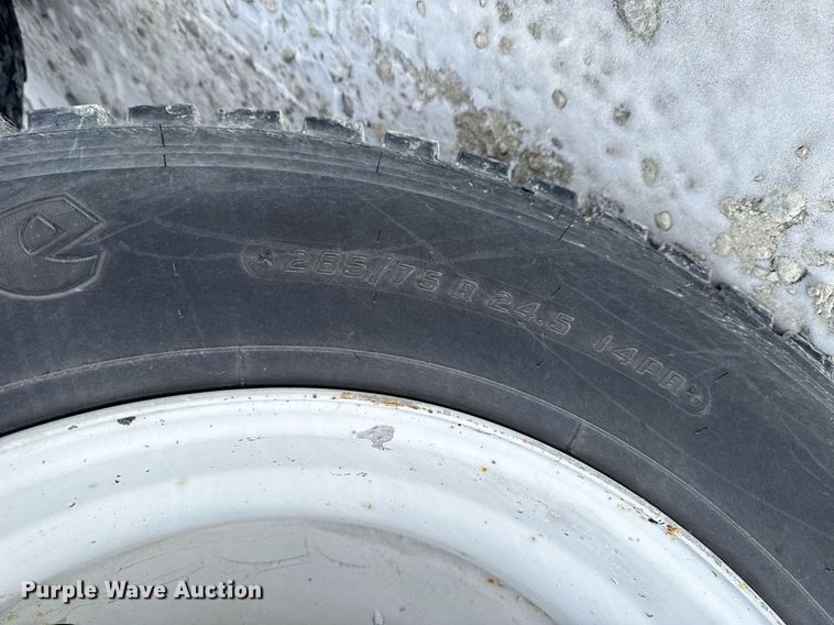 image for item DW2467 1996 Freightliner FLD112 semi truck