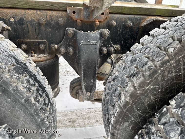 image for item DW2467 1996 Freightliner FLD112 semi truck