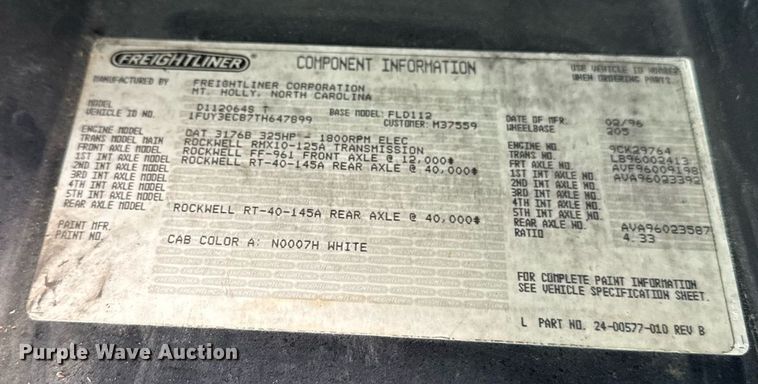 image for item DW2467 1996 Freightliner FLD112 semi truck